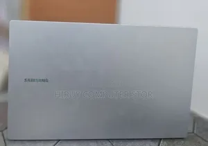 New Laptop Samsung Galaxy Book4 8GB Intel Core i5 SSD 512GB