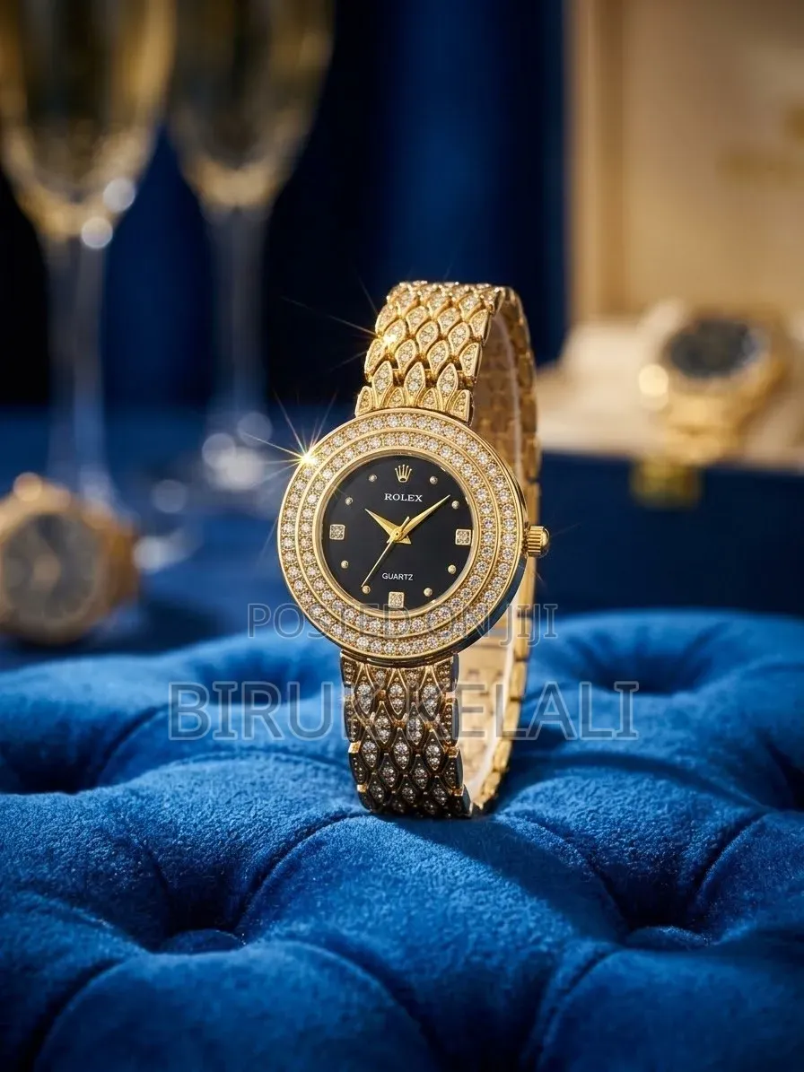 Fashion Quartz Watch With a Gold-Tone Finish