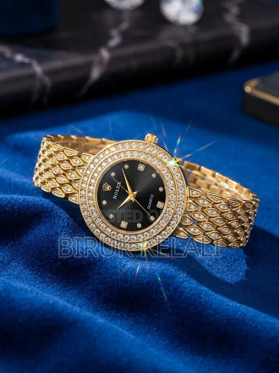 Fashion Quartz Watch With a Gold-Tone Finish