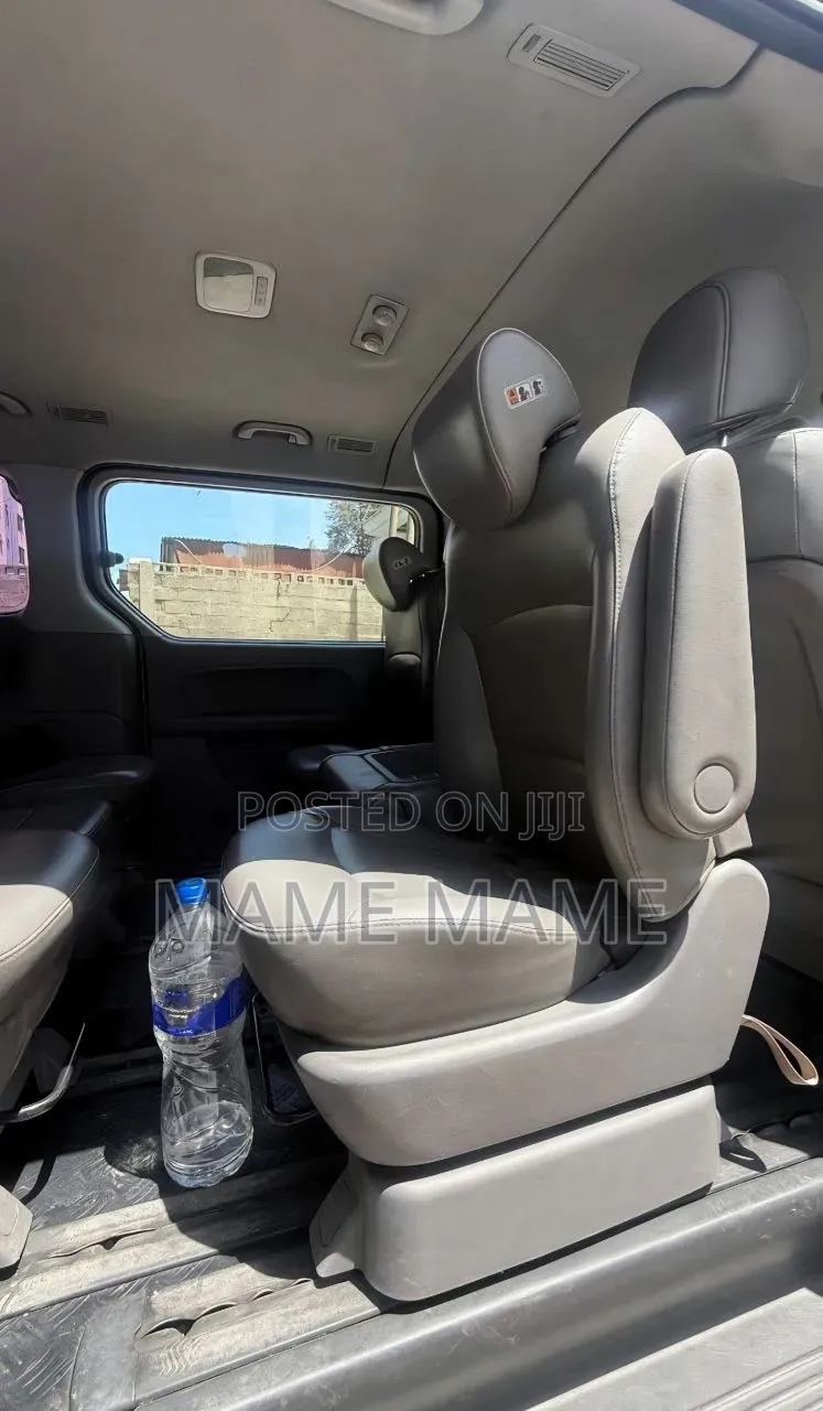 Hyundai Starex 2016 Grey