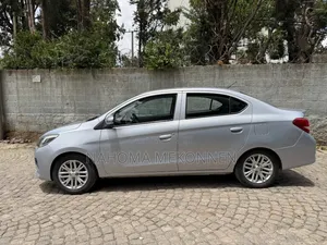 Mitsubishi Attrage 2021 Silver