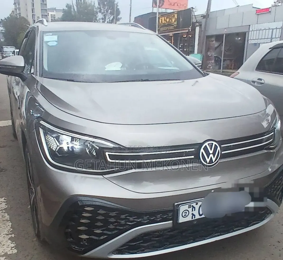 Volkswagen ID.6 2023 Gold