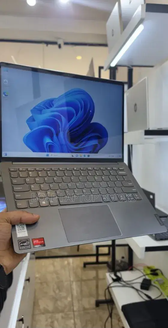 New Laptop Lenovo IdeaPad 1 16GB AMD Ryzen 7 SSD 512GB