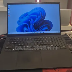 New Laptop Dell Inspiron 15 8GB Intel Core i5 SSD 512GB