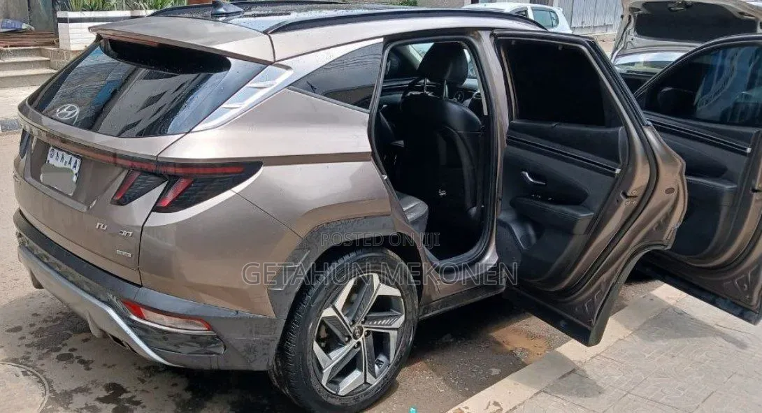 Hyundai Tucson 2022 Gold