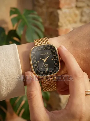 Gucci Gold-Toned Square-Case Women's Gucci-Branded Analog Watch Black