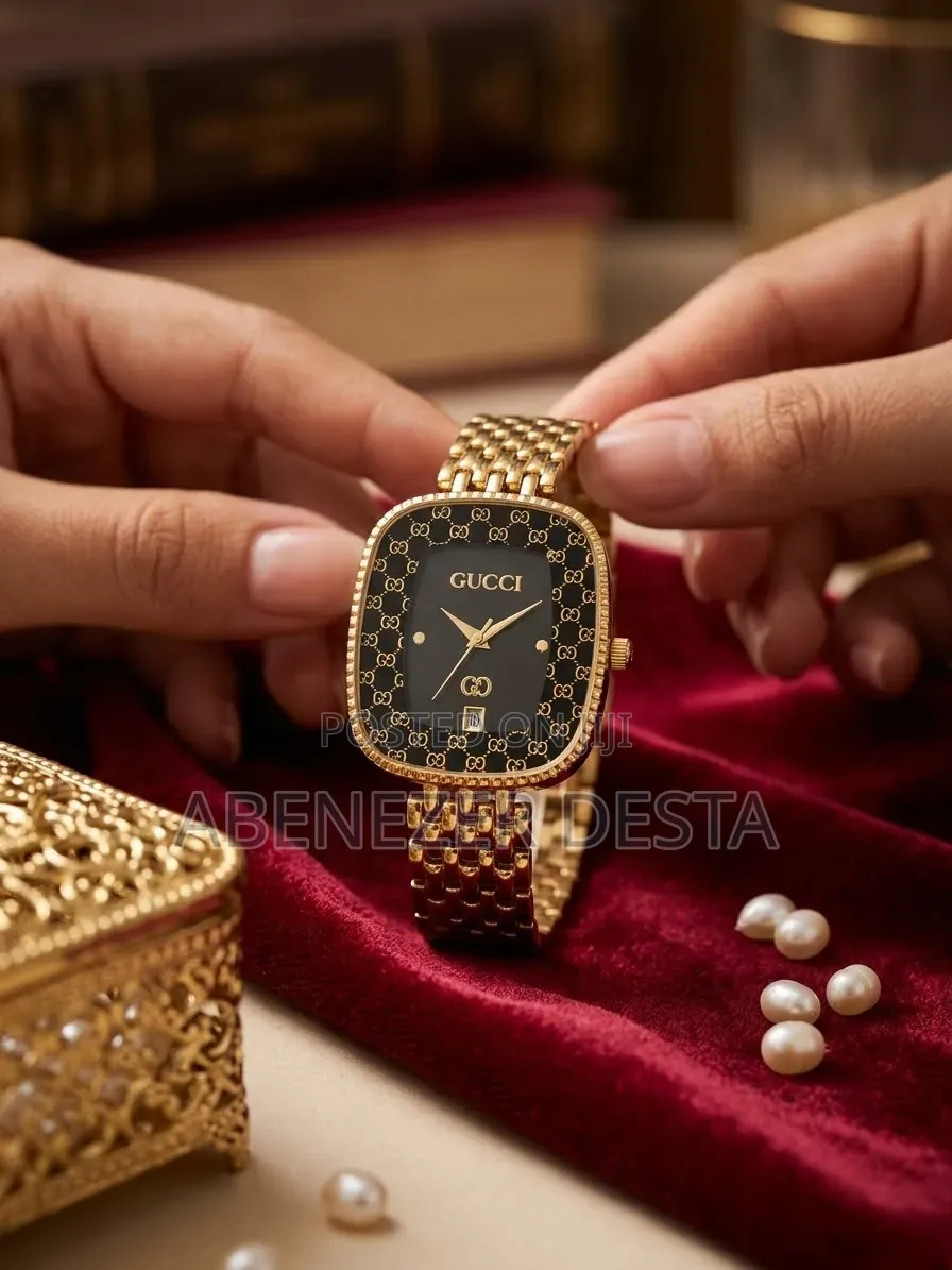 Gucci Gold-Toned Square-Case Women's Gucci-Branded Analog Watch Black