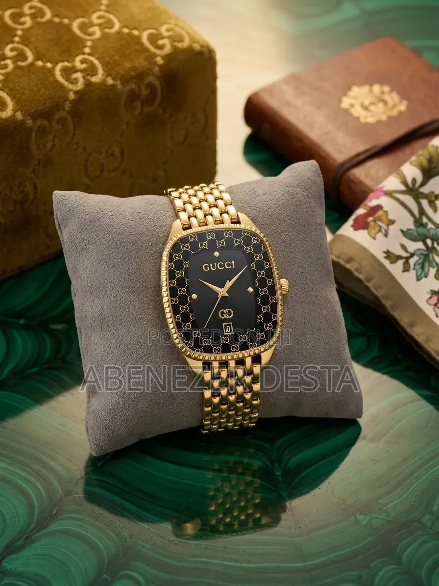 Gucci Gold-Toned Square-Case Women's Gucci-Branded Analog Watch Black