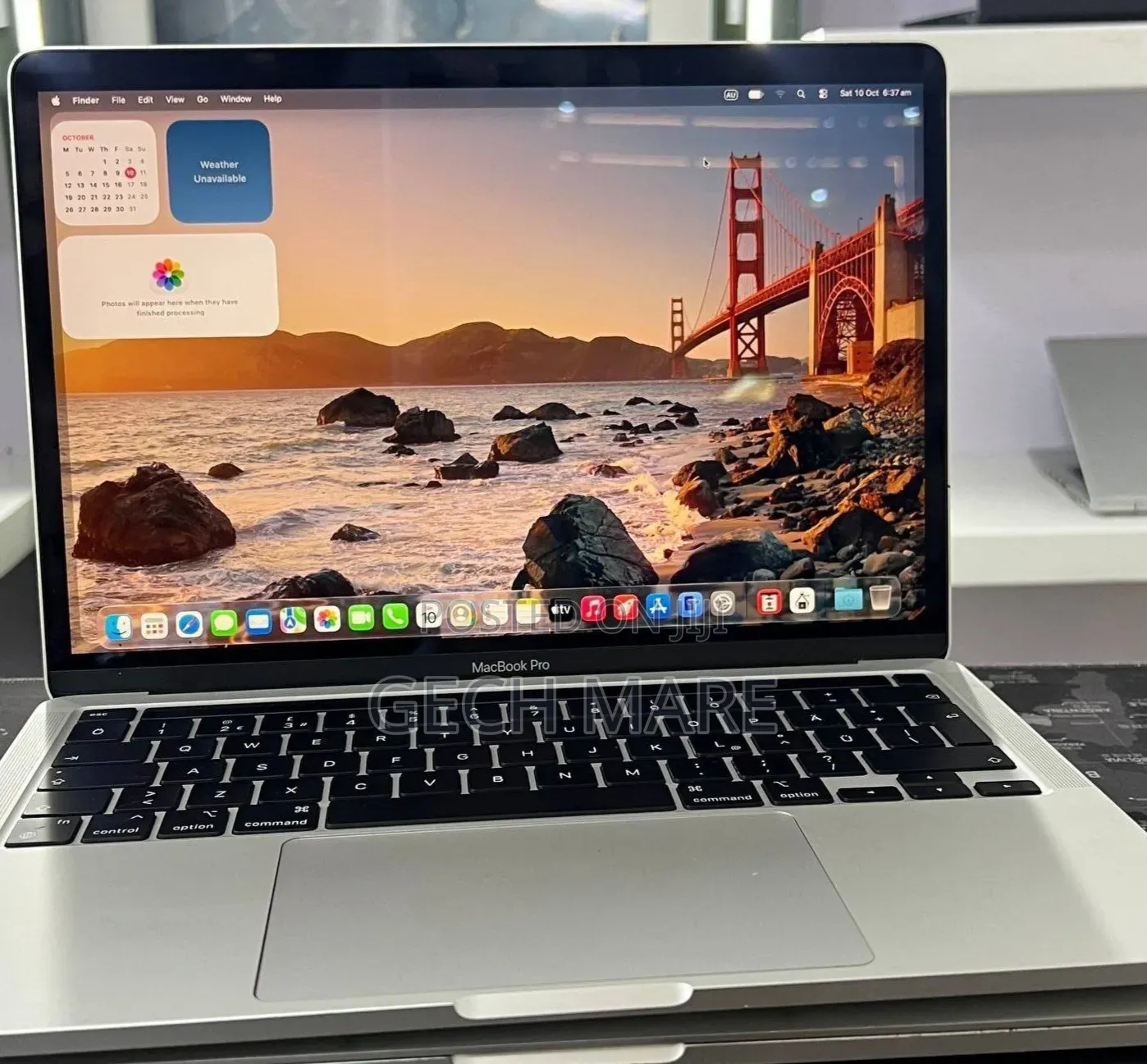 New Laptop Apple MacBook Pro 2022 M2 8GB Intel SSD 256GB