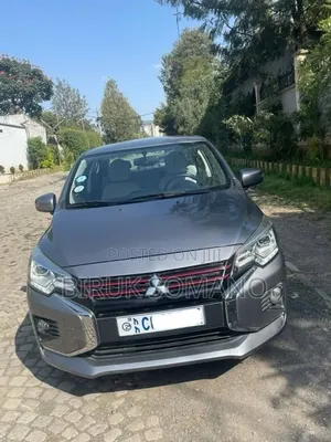 Mitsubishi Attrage 2022 Silver