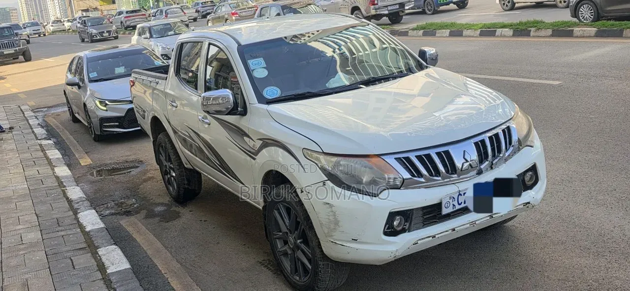 Mitsubishi L200 2015 Off white