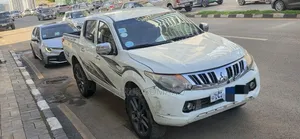 Mitsubishi L200 2015 Off white