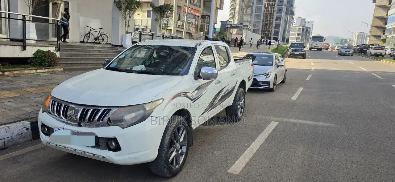 Mitsubishi L200 2015 Off white