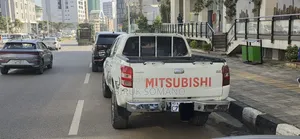 Mitsubishi L200 2015 Off white