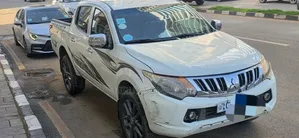 Mitsubishi L200 2015 Off white