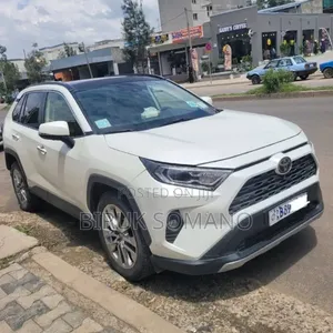 Toyota RAV4 2021 Off white