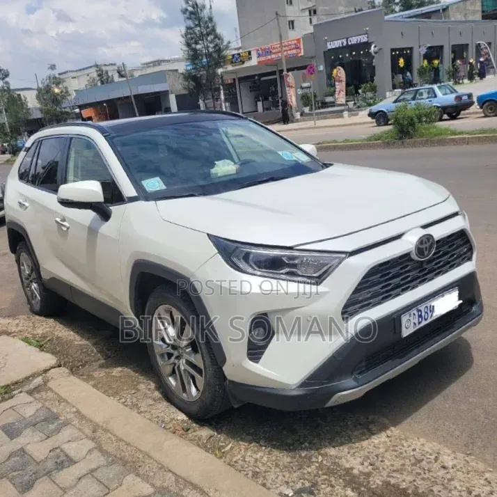 Toyota RAV4 2021 Off white