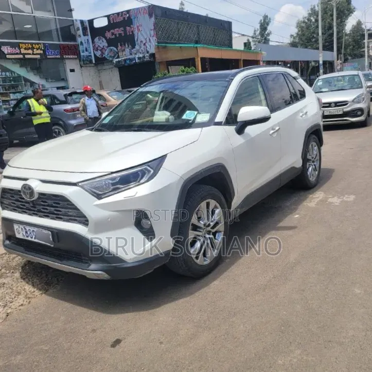 Toyota RAV4 2021 Off white