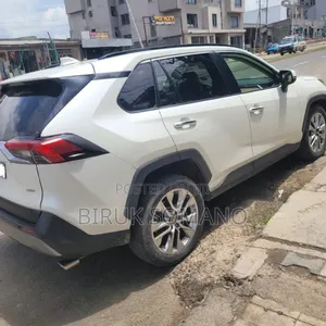 Toyota RAV4 2021 Off white