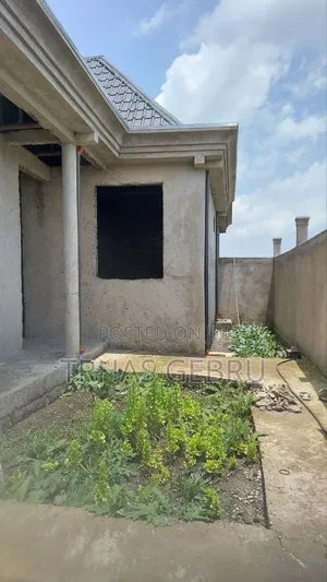 5bdrm Villa in ወርቁ, Oromia-Finfinne for sale