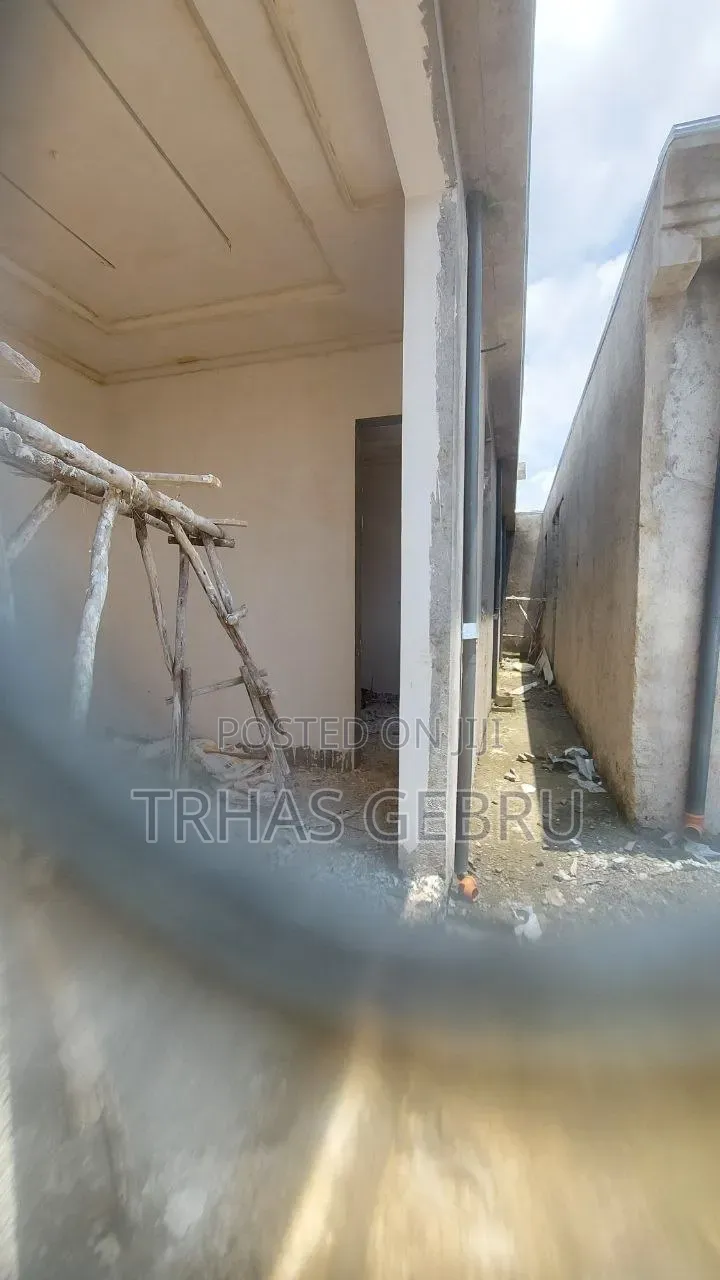 5bdrm Villa in ወርቁ, Oromia-Finfinne for sale