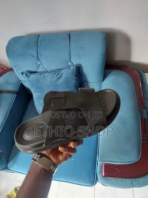 Black Sandal,ነጠላ ጫማ