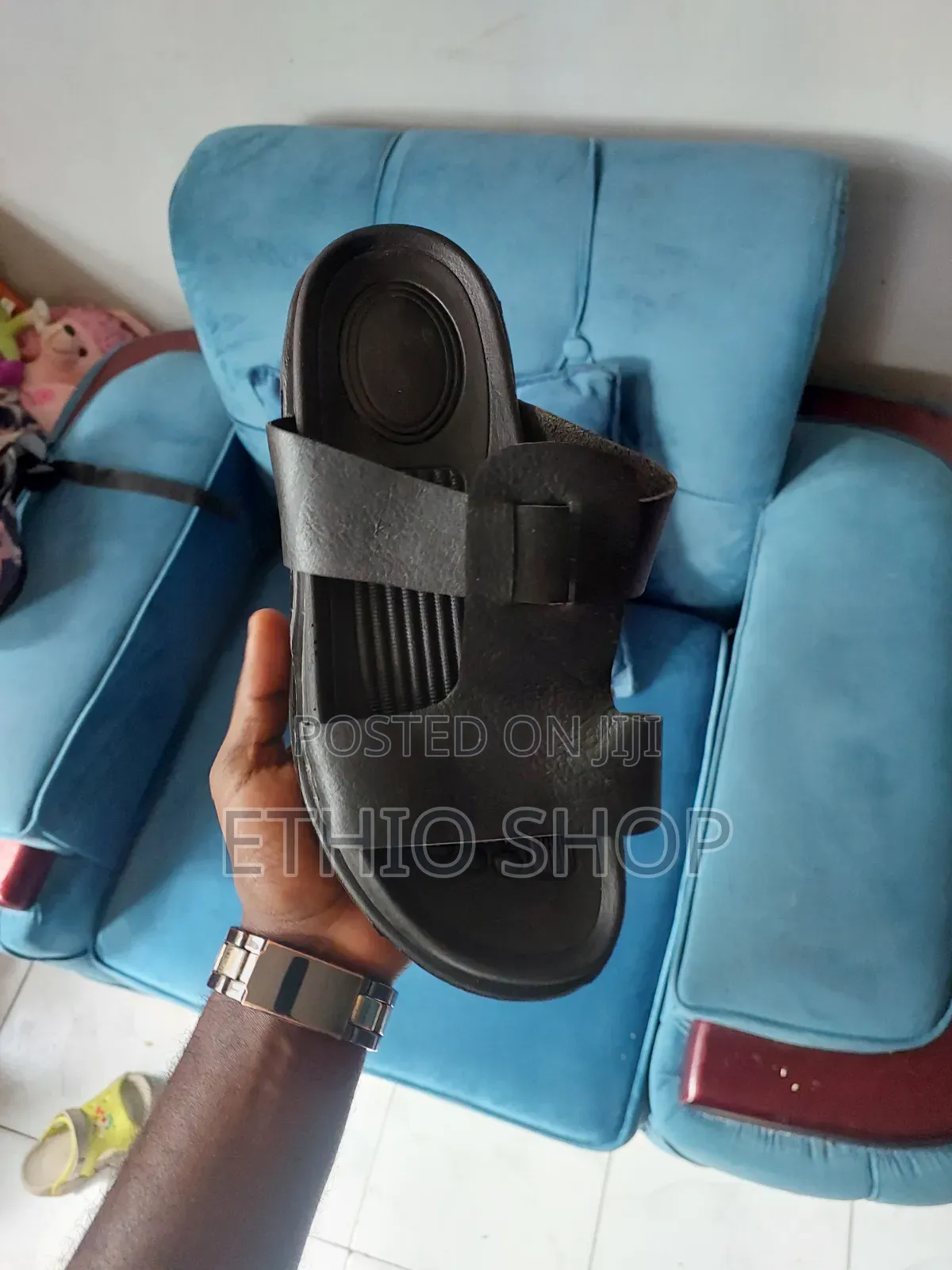 Black Sandal,ነጠላ ጫማ