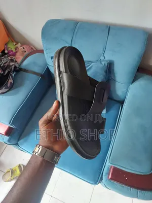 Black Sandal,ነጠላ ጫማ