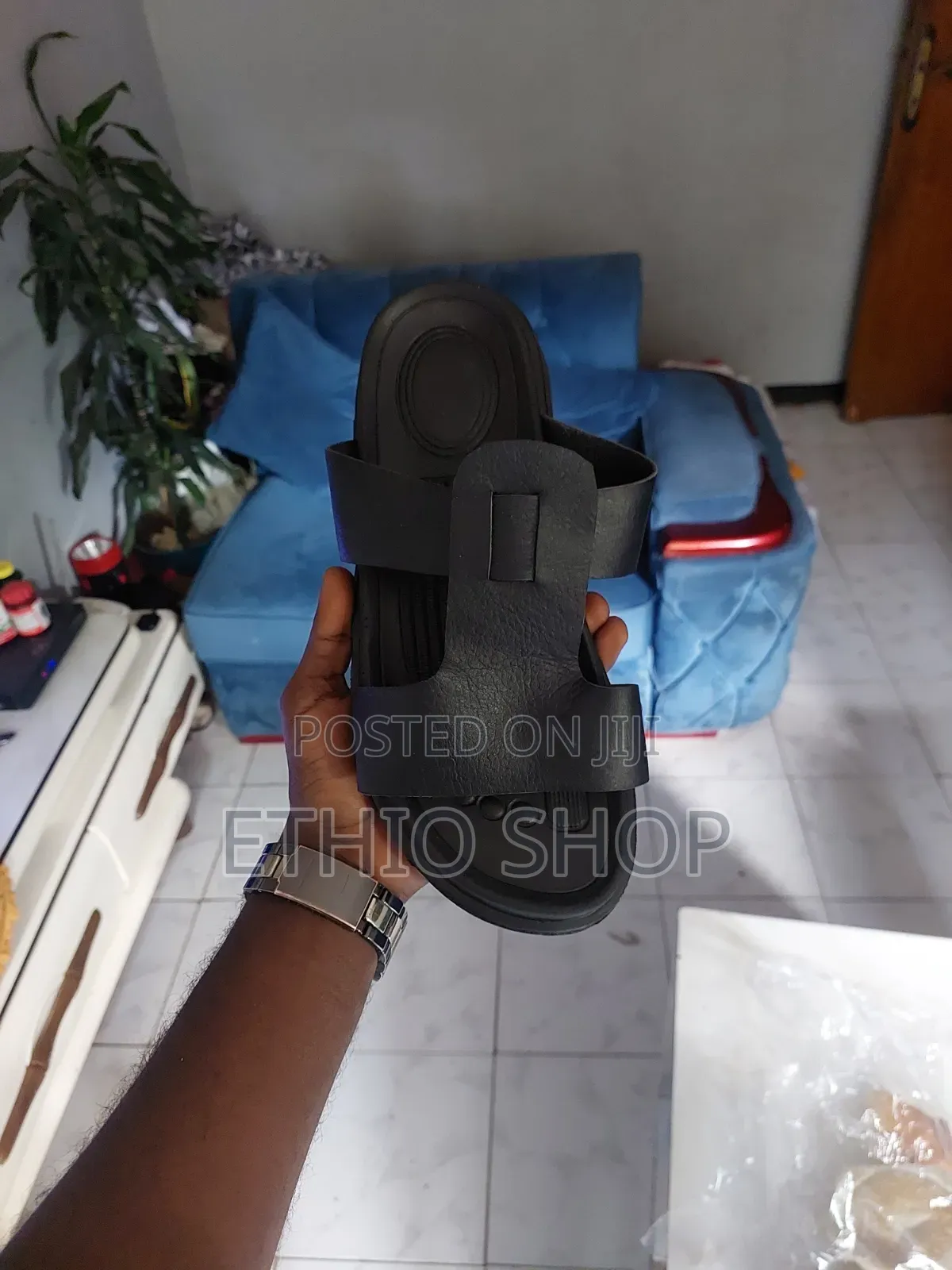 Black Sandal,ነጠላ ጫማ