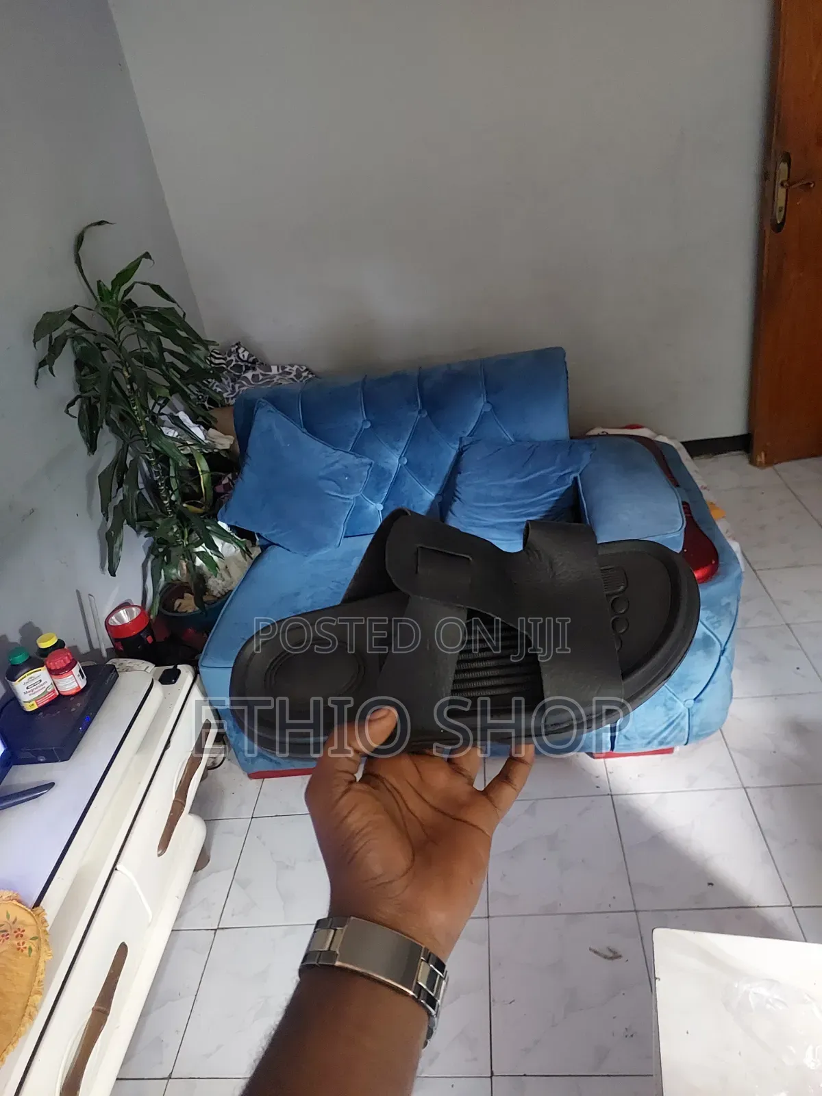 Black Sandal,ነጠላ ጫማ