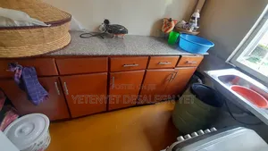 የሚሸጥ ሶፉ ከነ ጠረጼዛ