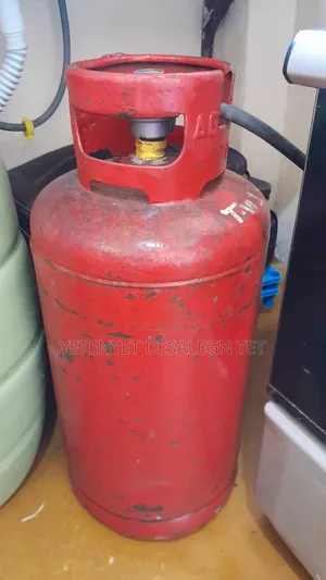 የሚሸጥ ሶፉ ከነ ጠረጼዛ