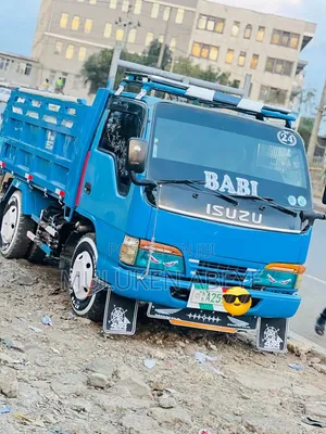 Isuzu 1999 Blue