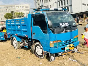 Isuzu 1999 Blue
