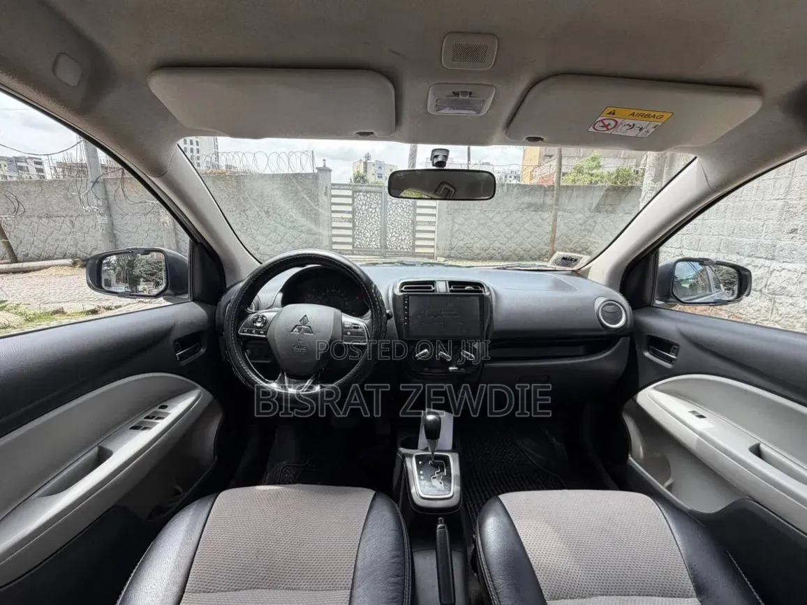 Mitsubishi Attrage 2021 Silver