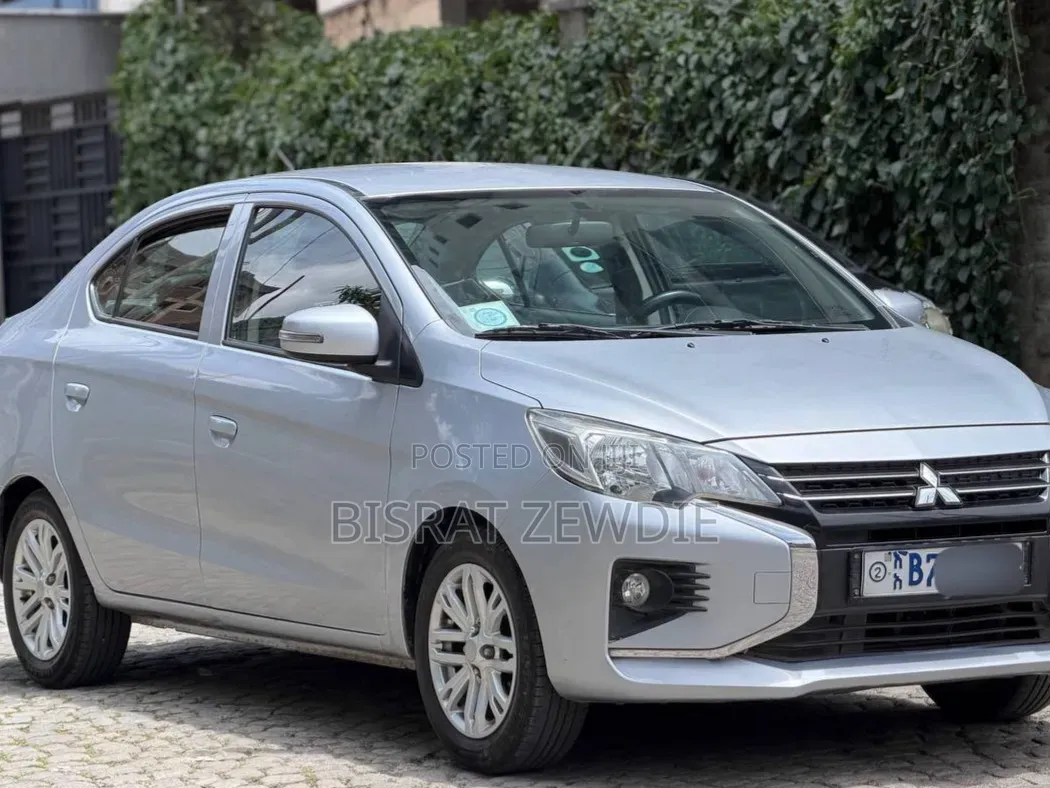 Mitsubishi Attrage 2021 Silver