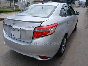 Toyota Yaris 2015 Silver