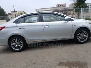 Toyota Yaris 2015 Silver