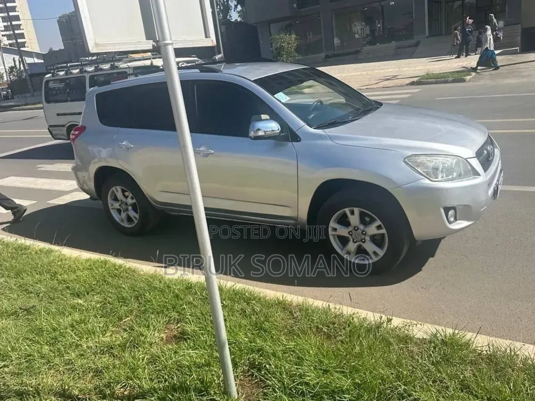 Toyota RAV4 2012 Silver