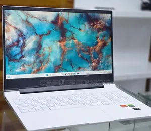 New Laptop HP Victus 15 16GB AMD Ryzen 7 SSD 1T