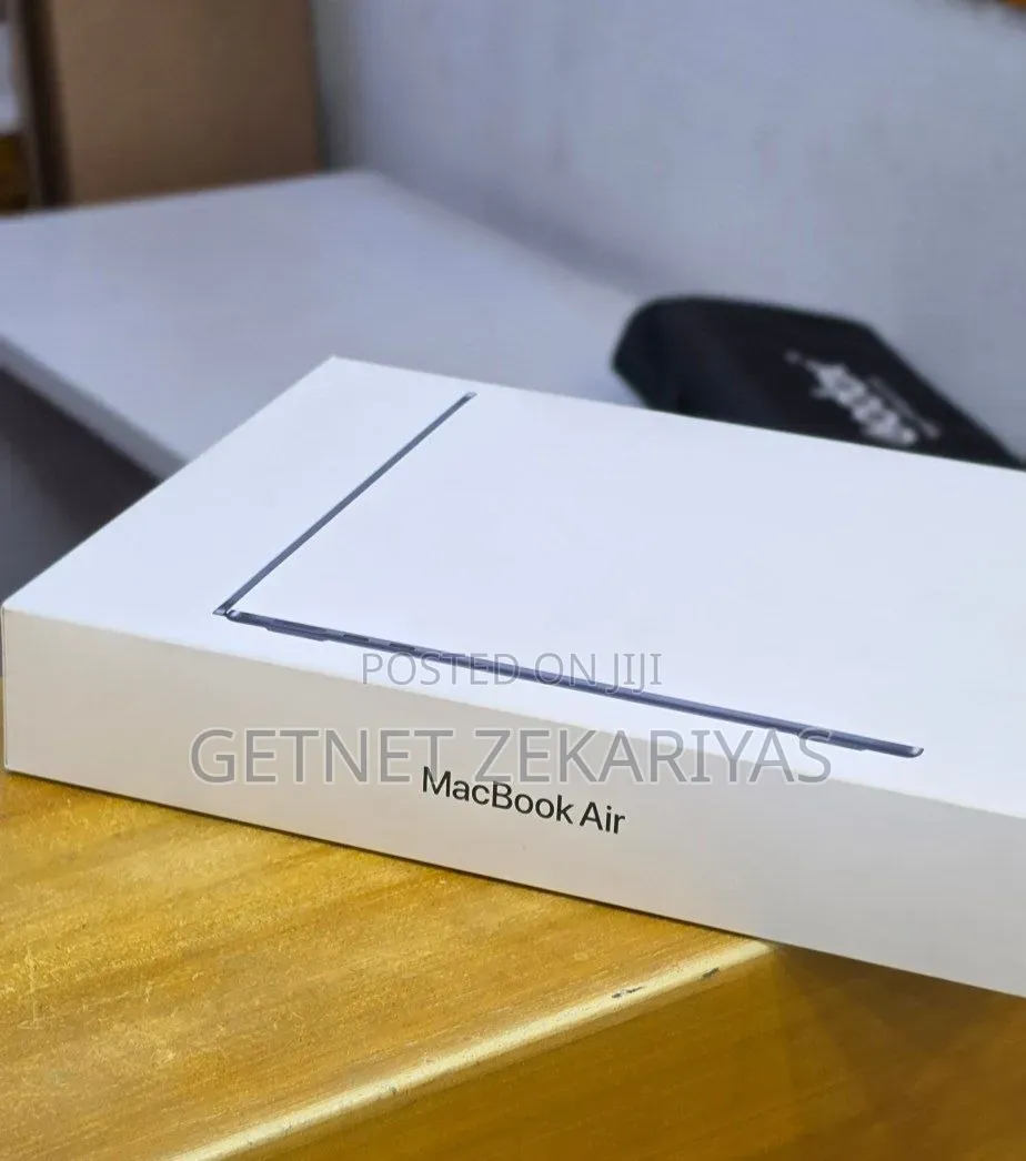 New Laptop Apple MacBook Air 2025 M4 16GB Apple M5 SSD 256GB