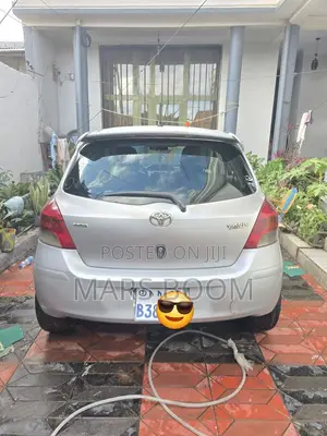Toyota Yaris 2010 Silver