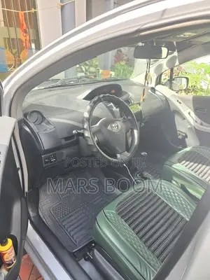 Toyota Yaris 2010 Silver