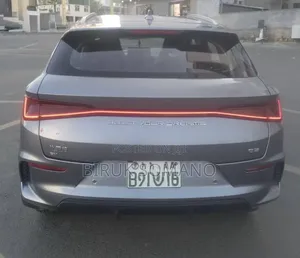 BYD E2 43 kWh 94 hp FWD 2024 Silver