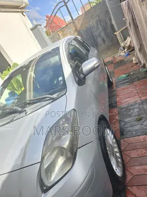 Toyota Yaris 2010 Silver