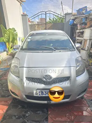 Toyota Yaris 2010 Silver