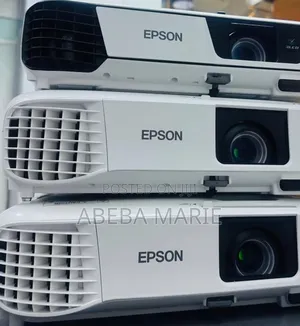 Epson X39 Projector 
Projection