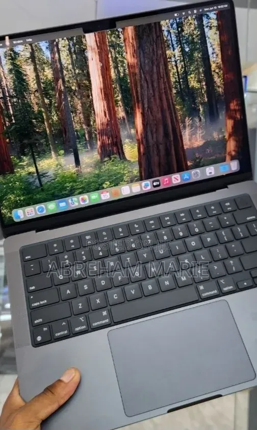 New Laptop Apple MacBook Pro 2023 M3 18GB Apple M3 Pro SSD 512GB