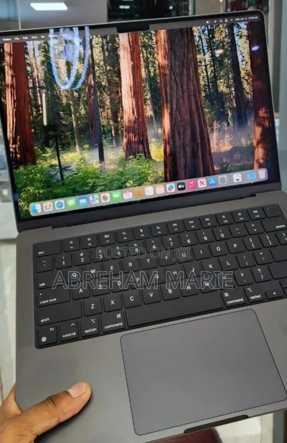 New Laptop Apple MacBook Pro 2023 M3 18GB Apple M3 Pro SSD 512GB