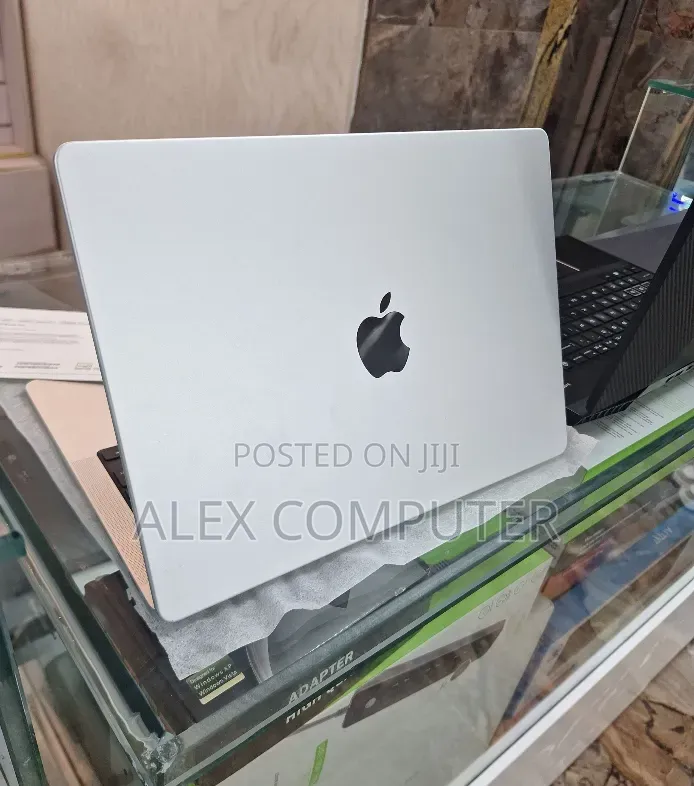 New Laptop Apple MacBook Pro 2024 M4 Pro 16GB Apple M4 SSD 512GB